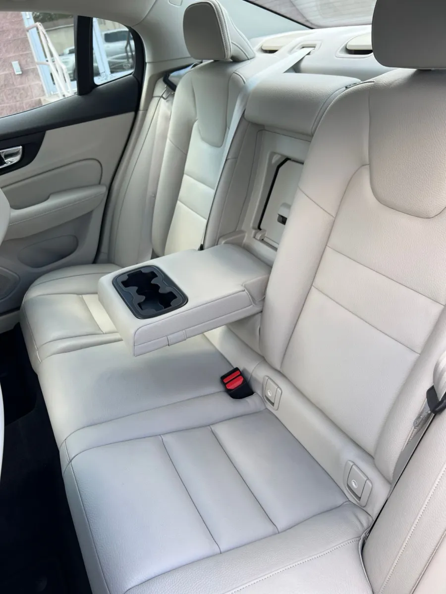 2020 Volvo S60 T6 Momentum — photo 29