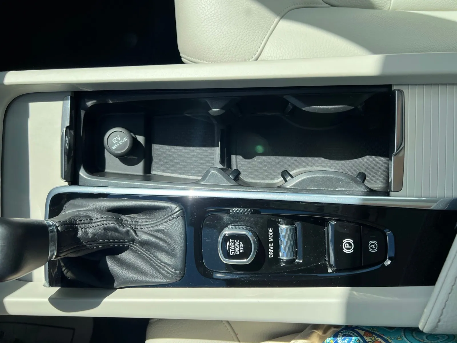 2020 Volvo S60 T6 Momentum — photo 20