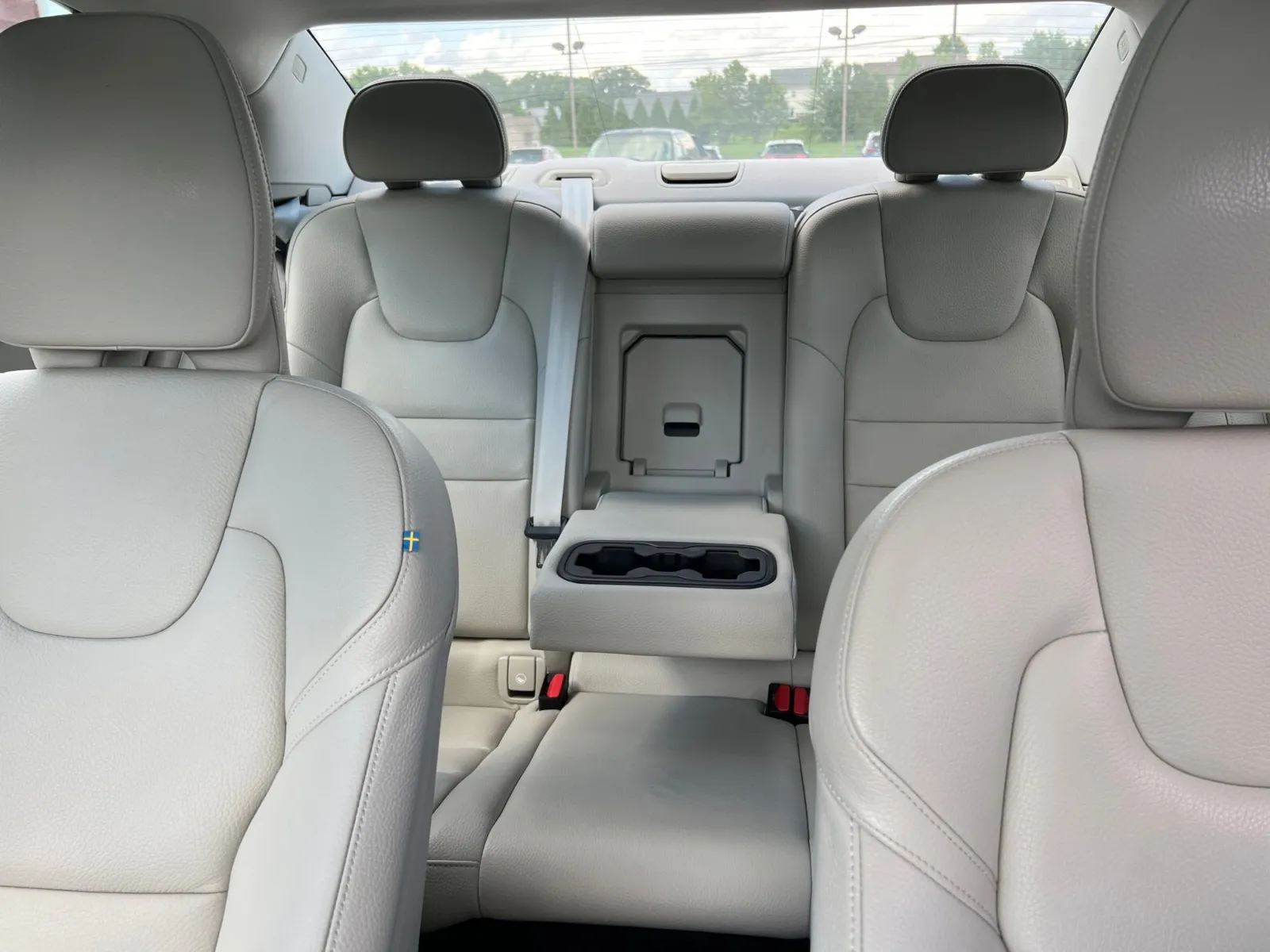 2020 Volvo S60 T6 Momentum — photo 27