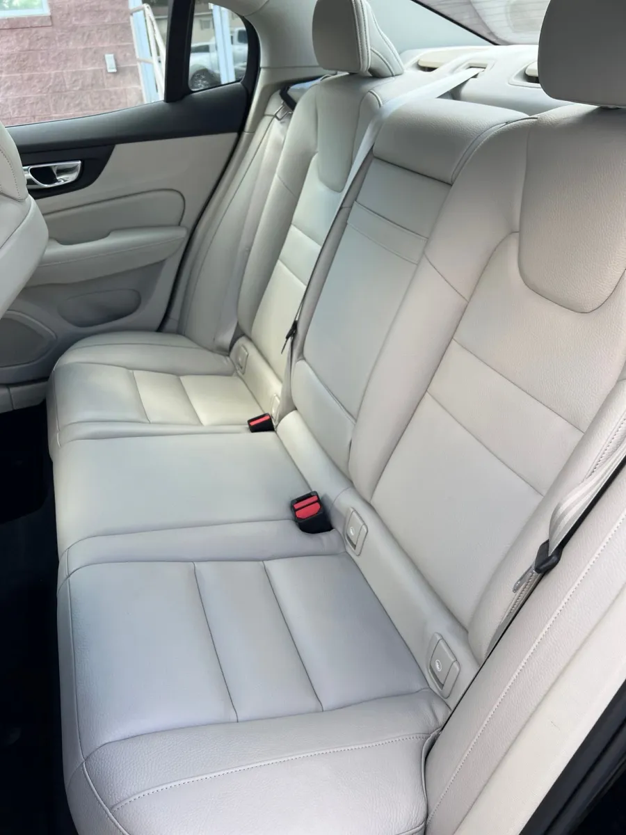 2020 Volvo S60 T6 Momentum — photo 30