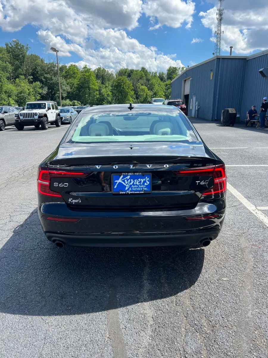 2020 Volvo S60 T6 Momentum — photo 6
