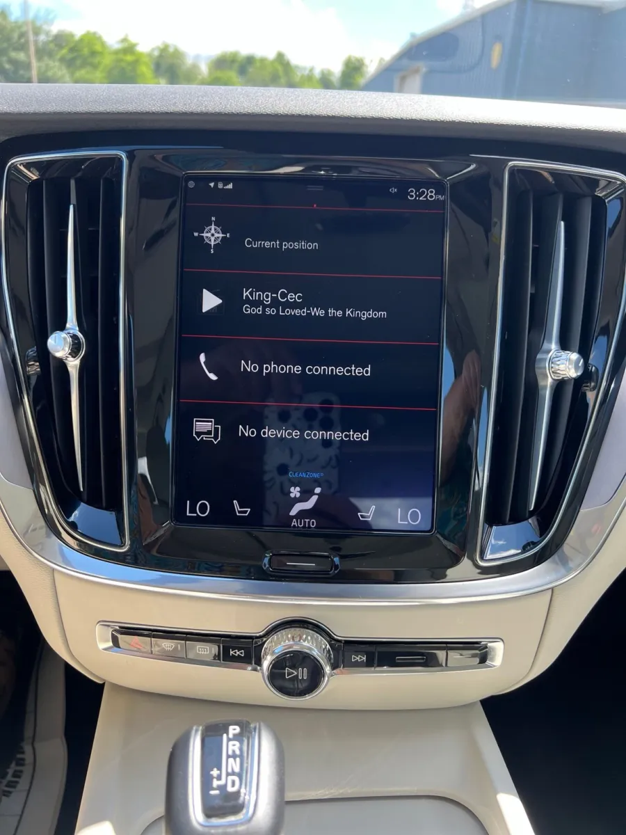 2020 Volvo S60 T6 Momentum — photo 17