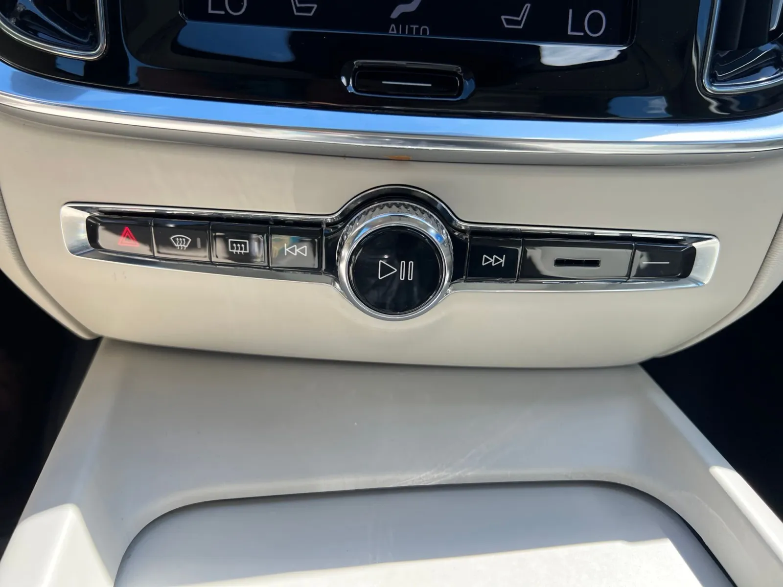 2020 Volvo S60 T6 Momentum — photo 19