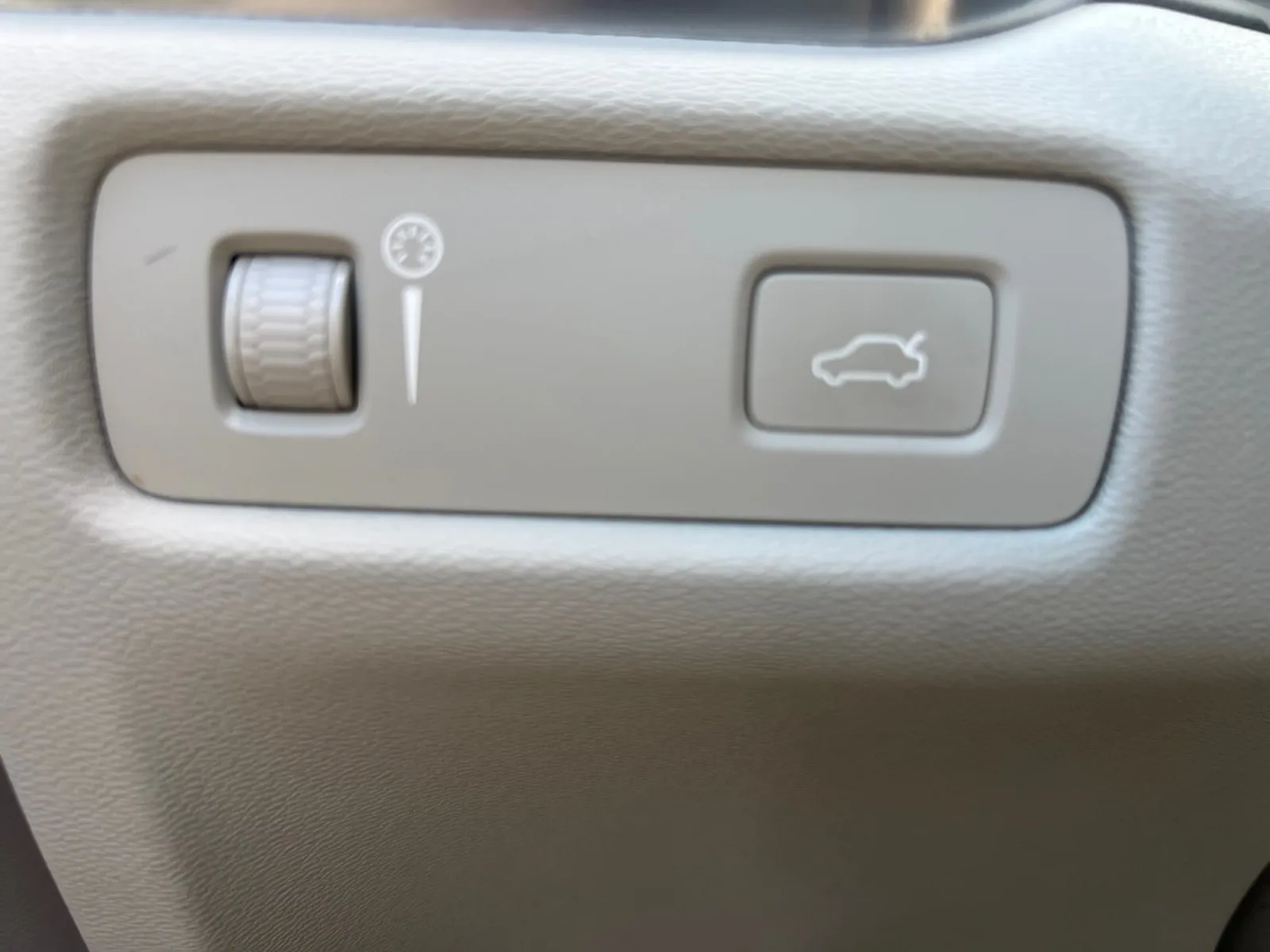 2020 Volvo S60 T6 Momentum — photo 22