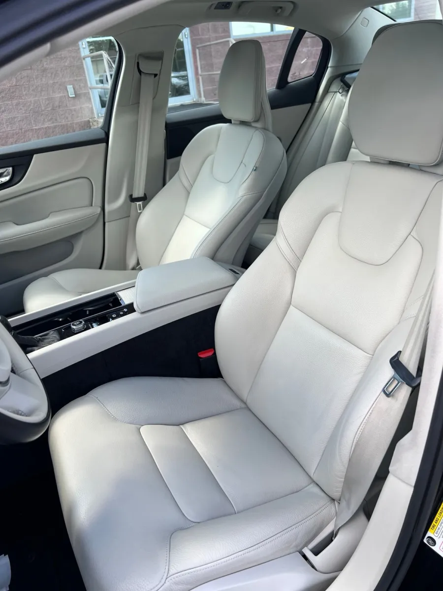 2020 Volvo S60 T6 Momentum — photo 13