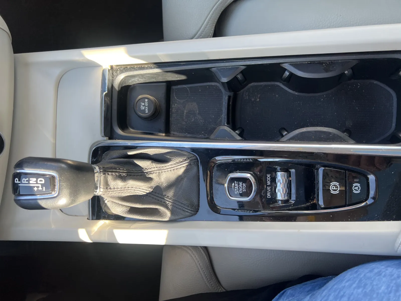 2019 Volvo XC60 T5 Momentum — photo 15