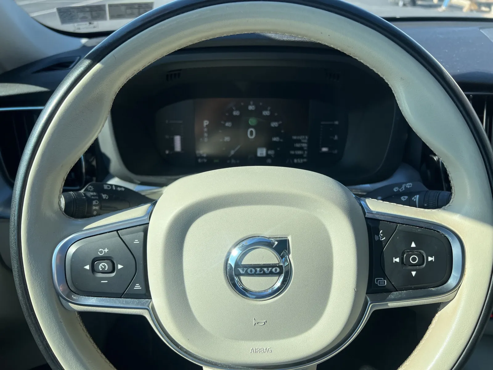 2019 Volvo XC60 T5 Momentum — photo 11