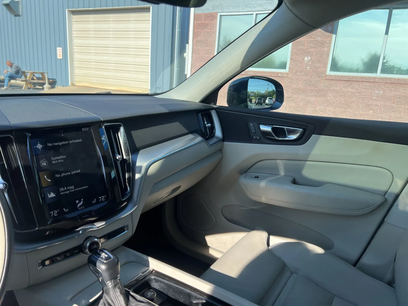 2019 Volvo XC60 T5 Momentum — photo 9
