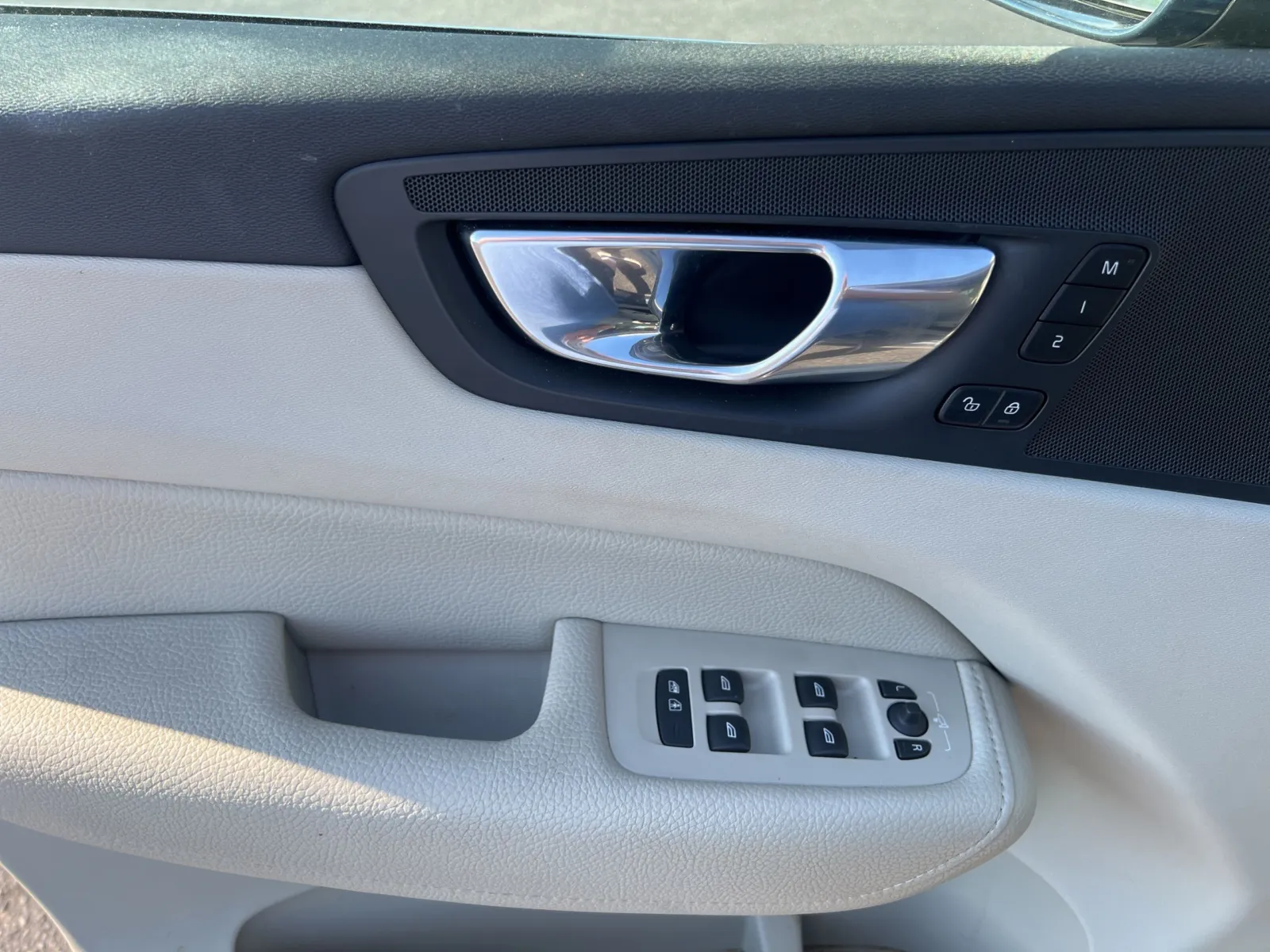 2019 Volvo XC60 T5 Momentum — photo 18