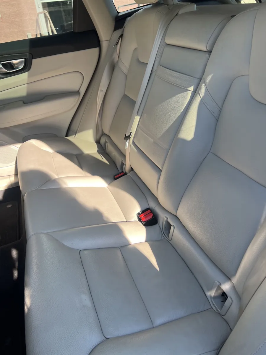 2019 Volvo XC60 T5 Momentum — photo 22