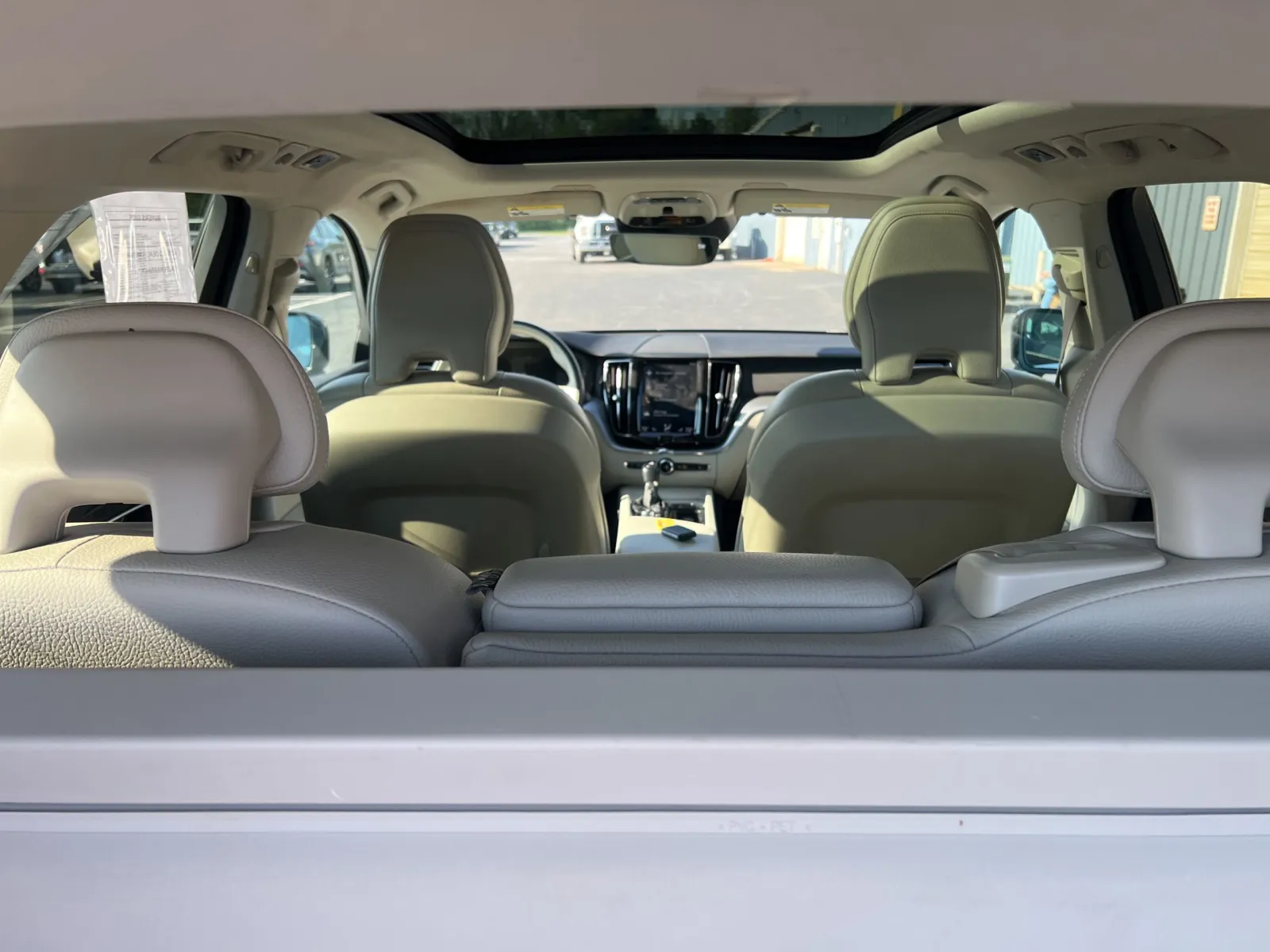 2019 Volvo XC60 T5 Momentum — photo 24