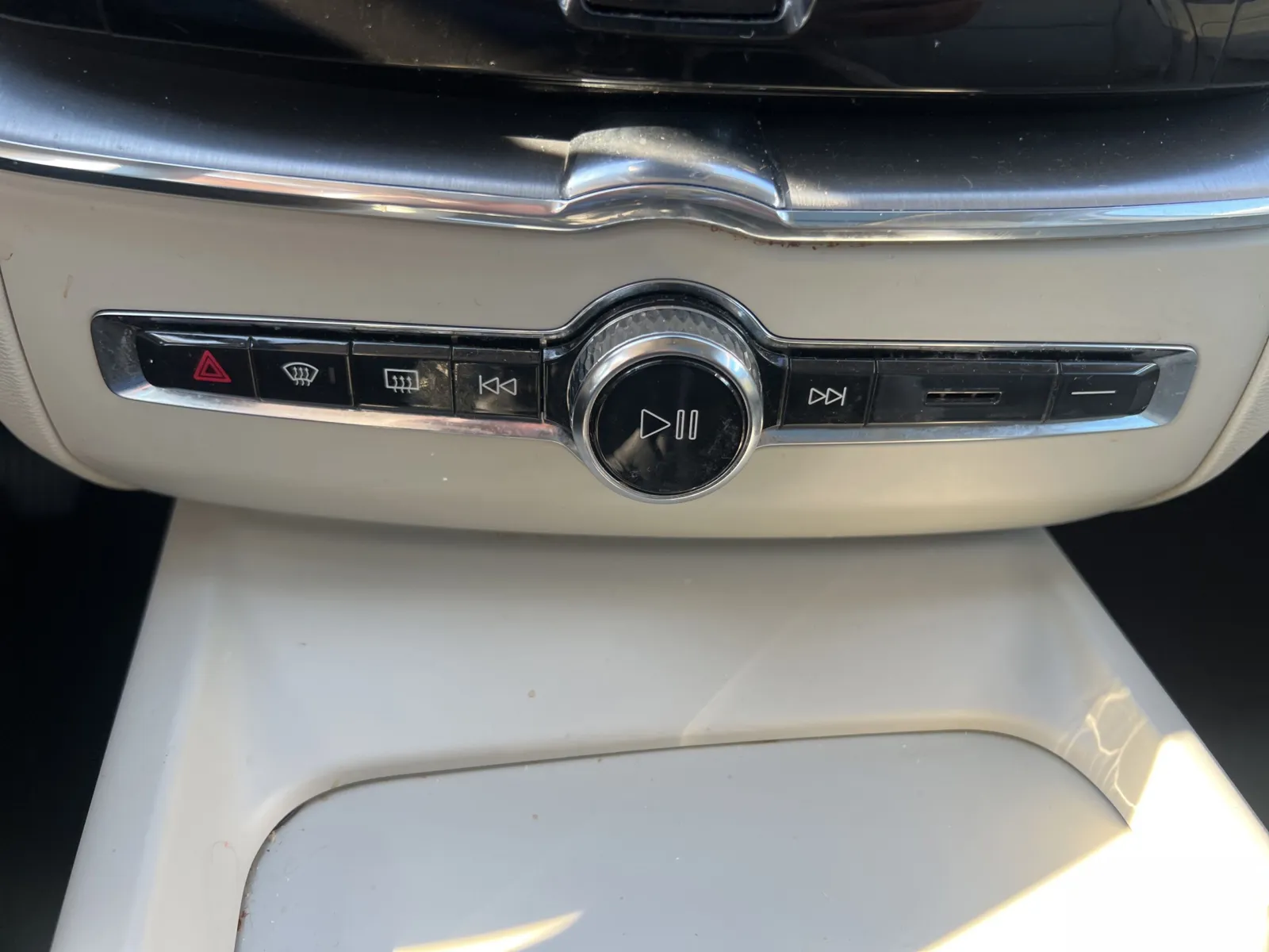 2019 Volvo XC60 T5 Momentum — photo 14
