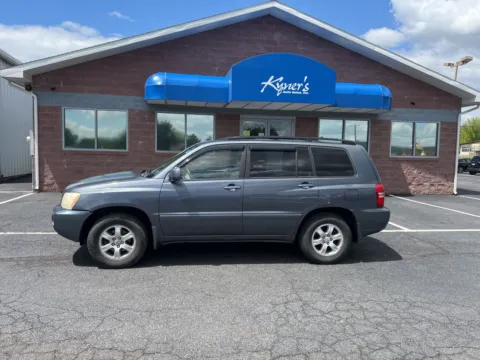 Another view of 2002 Toyota Highlander V6 for sale in Chambersburg, PA at Kyner's Auto Sales, Inc.