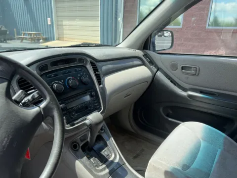 More photos of 2002 Toyota Highlander V6 at Kyner's Auto Sales, Inc., PA