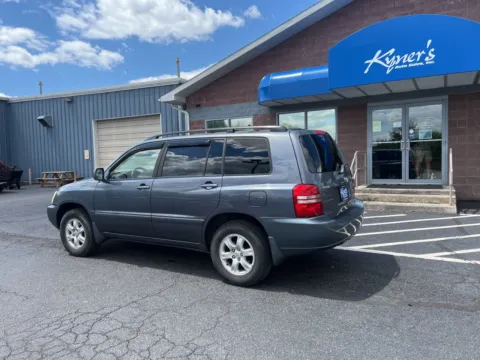 Another view of 2002 Toyota Highlander V6 for sale in Chambersburg, PA at Kyner's Auto Sales, Inc.