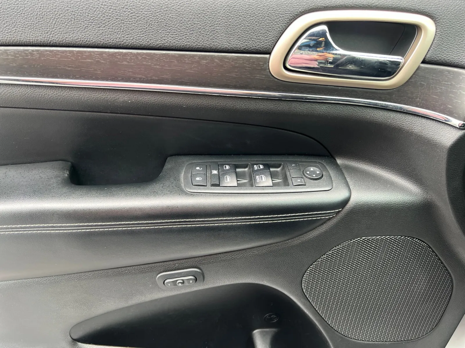 2017 Jeep Grand Cherokee Limited — photo 24