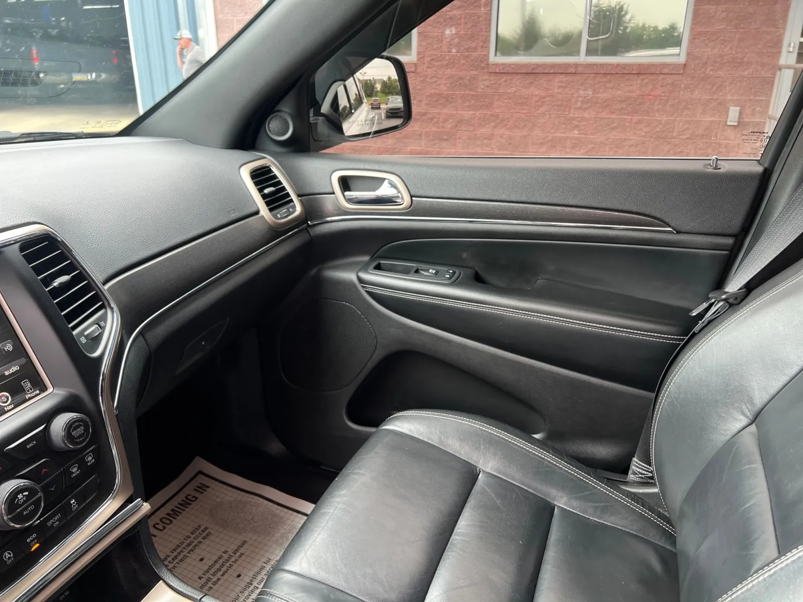 2017 Jeep Grand Cherokee Limited — photo 12