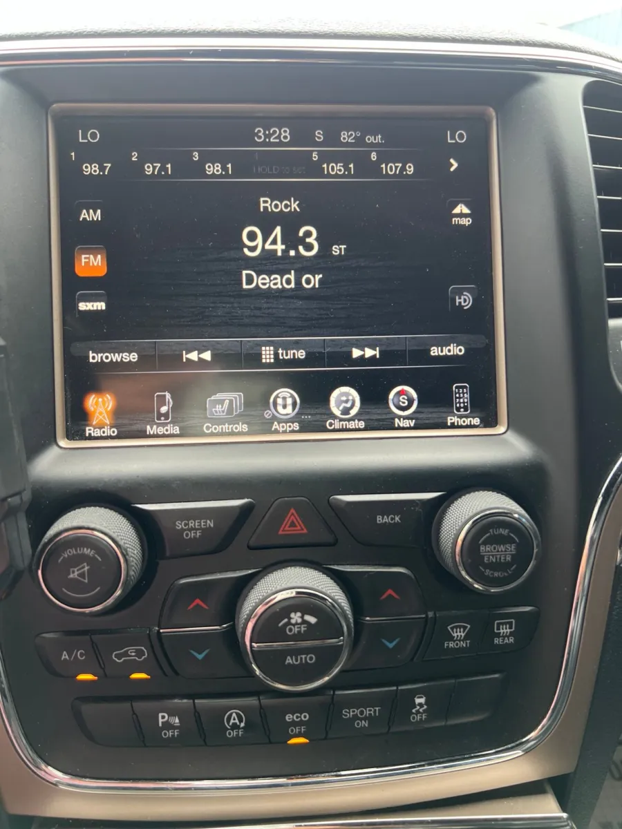 2017 Jeep Grand Cherokee Limited — photo 16