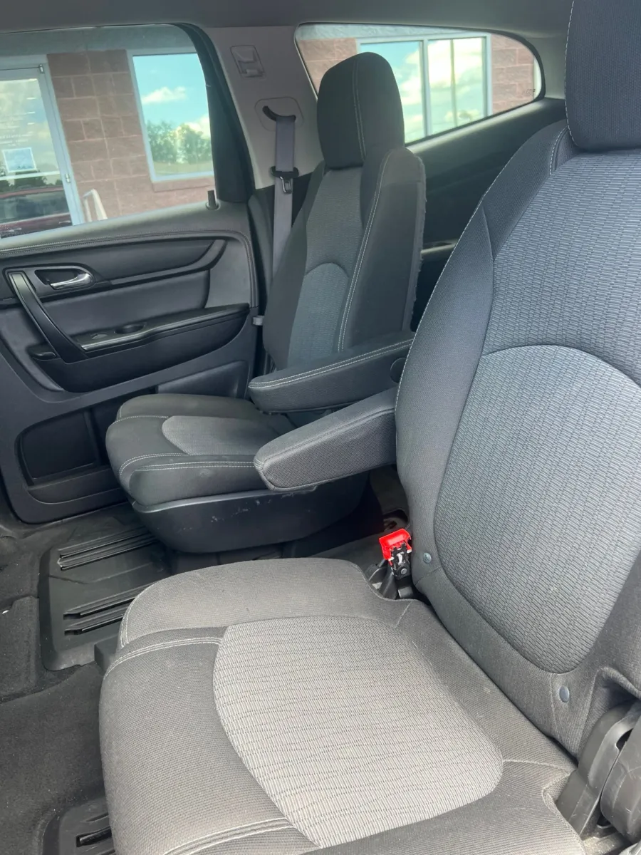 2015 Chevrolet Traverse LT — photo 25