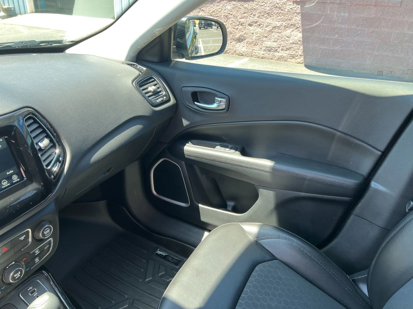 2018 Jeep Compass Latitude — photo 11