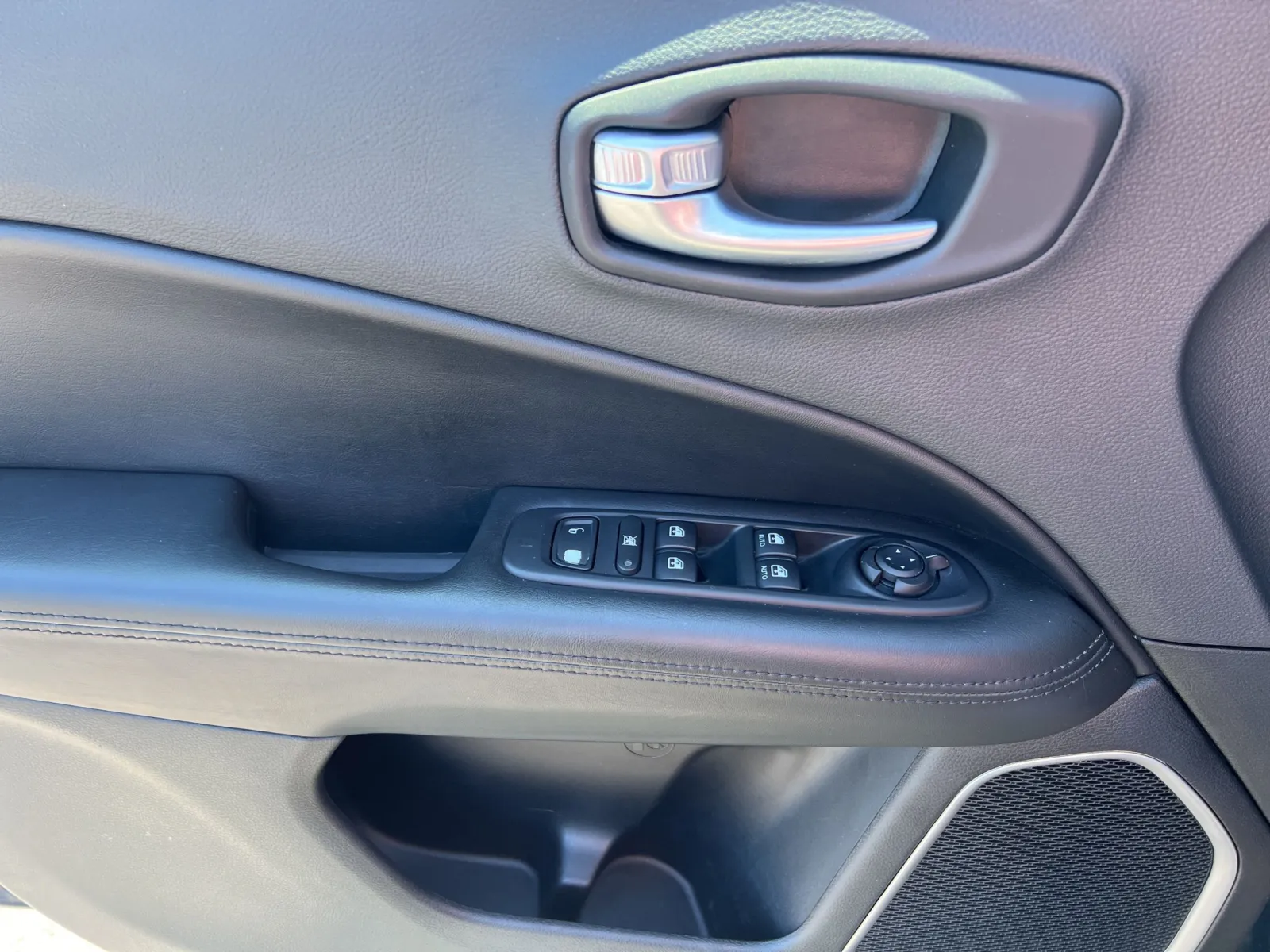2018 Jeep Compass Latitude — photo 21