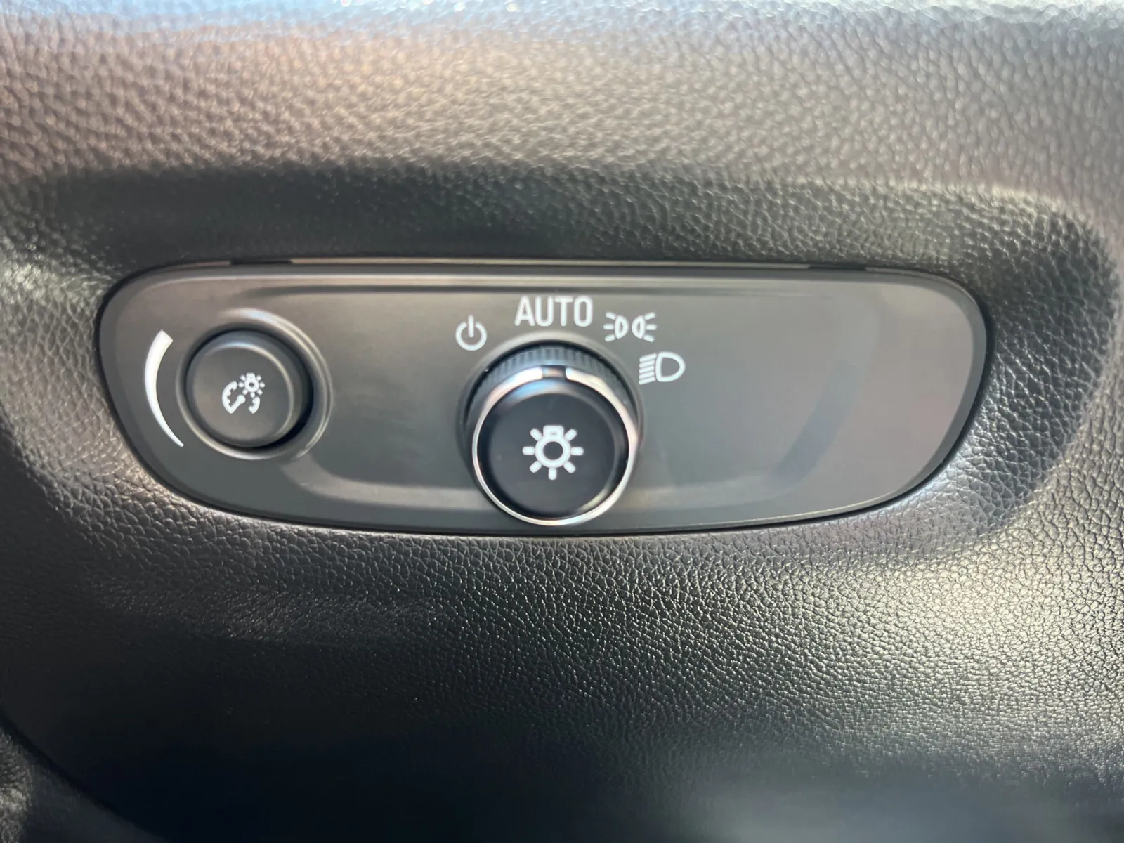 2023 Chevrolet Traverse LT Leather — photo 19