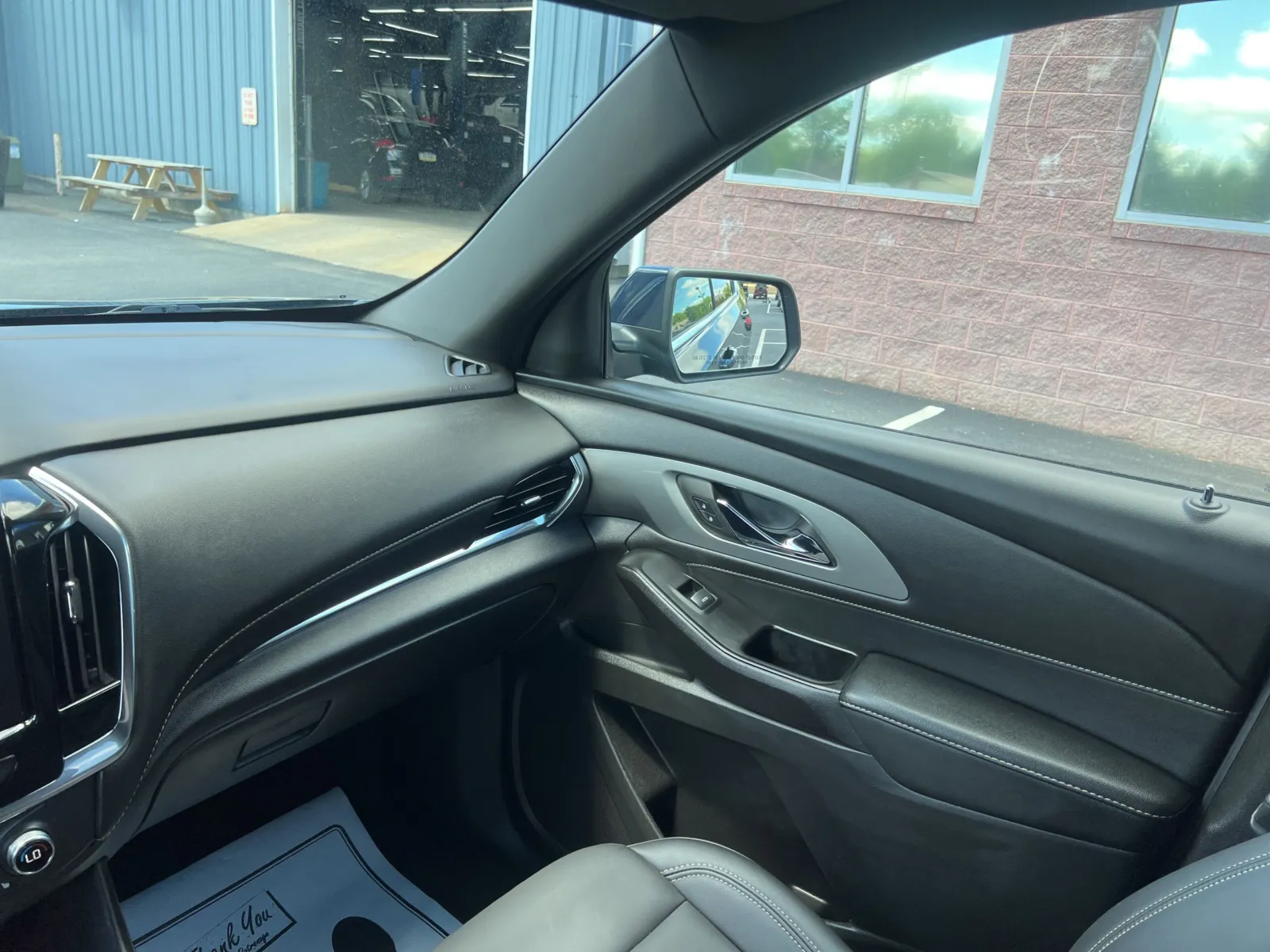 2023 Chevrolet Traverse LT Leather — photo 13