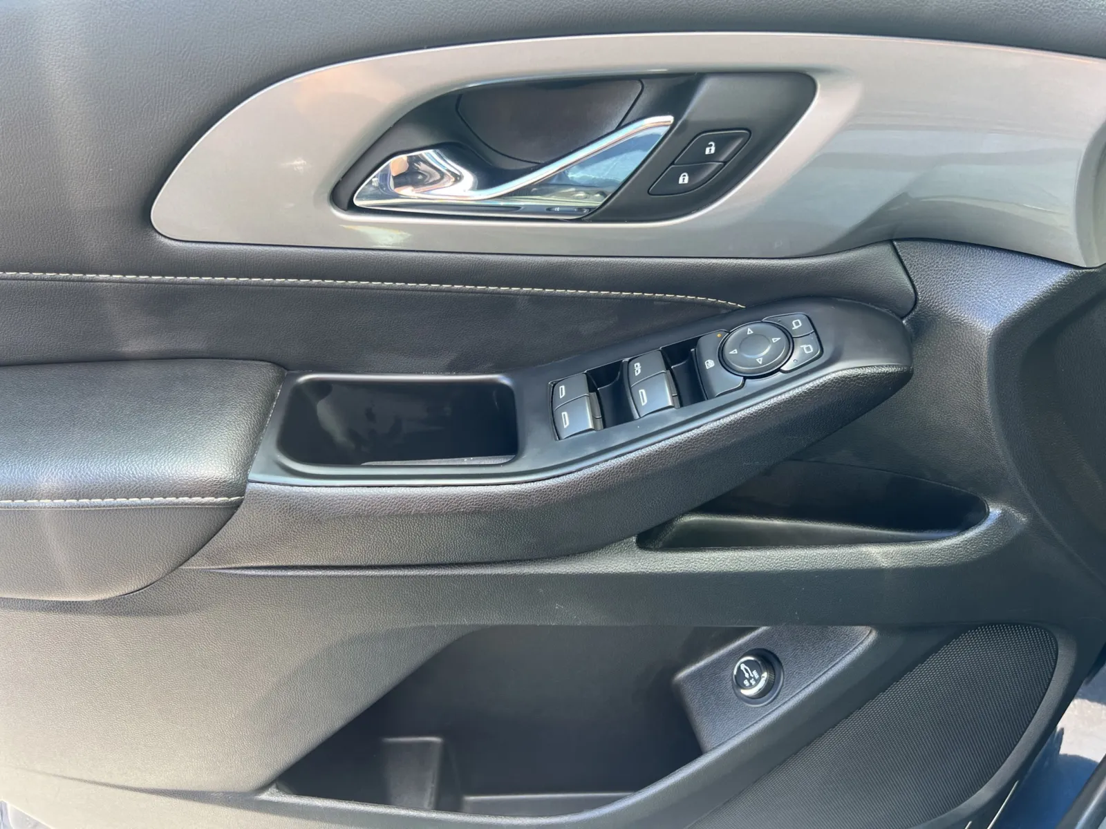 2023 Chevrolet Traverse LT Leather — photo 21
