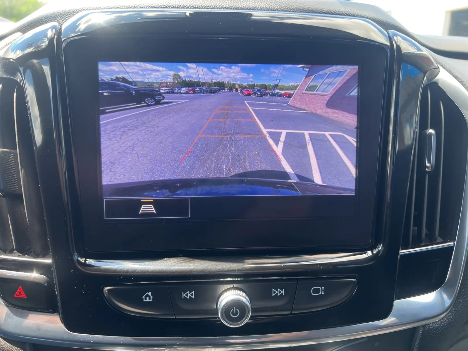 2023 Chevrolet Traverse LT Leather — photo 16