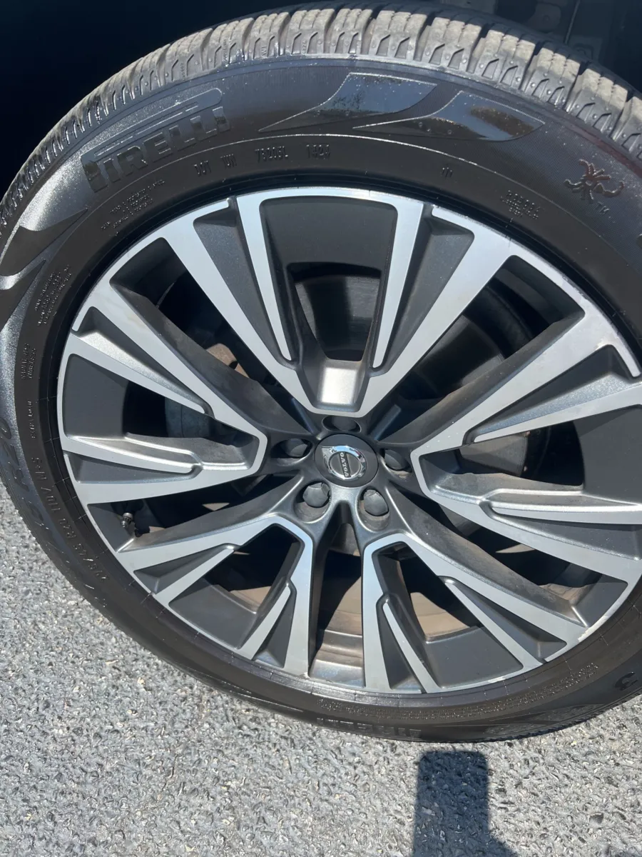 2020 Volvo XC90 T6 Momentum — photo 10