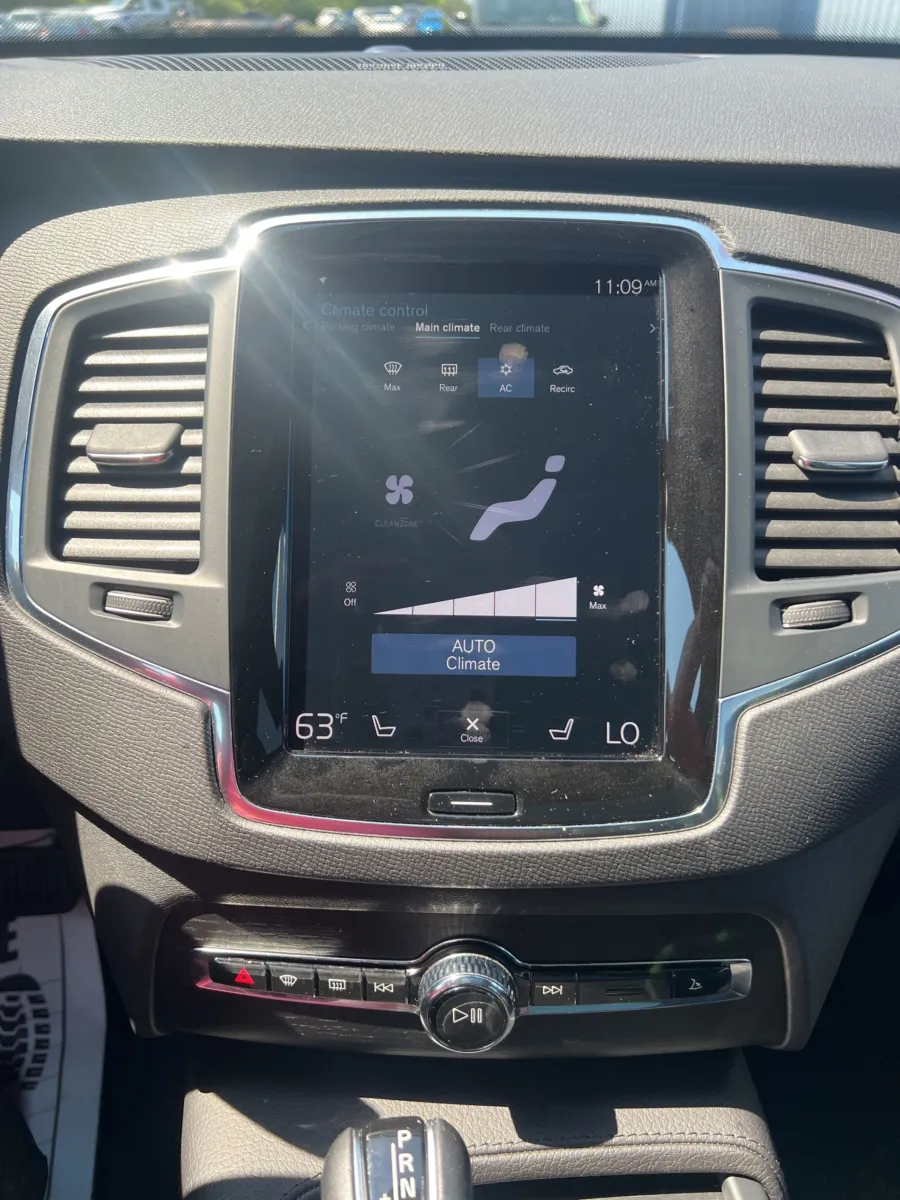 2020 Volvo XC90 T6 Momentum — photo 15