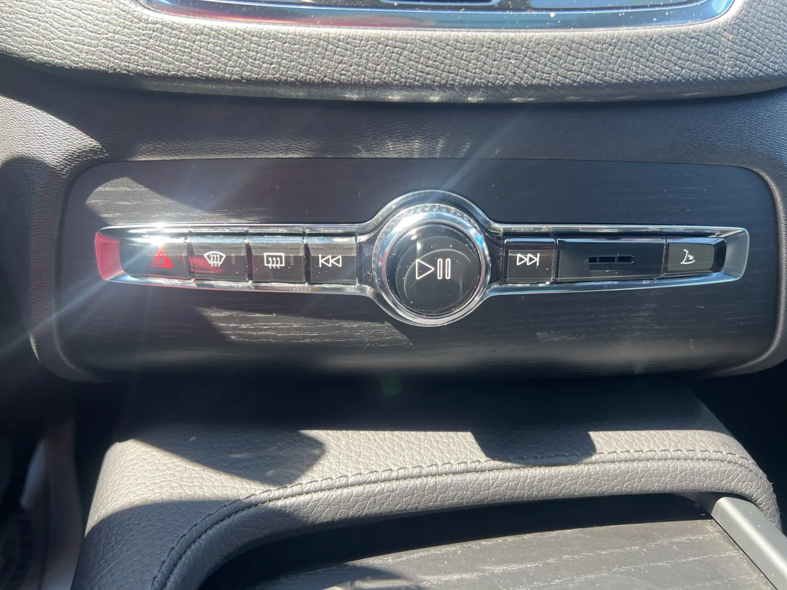 2020 Volvo XC90 T6 Momentum — photo 17