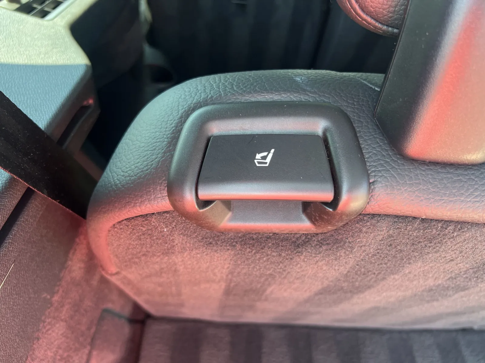 2020 Volvo XC90 T6 Momentum — photo 31