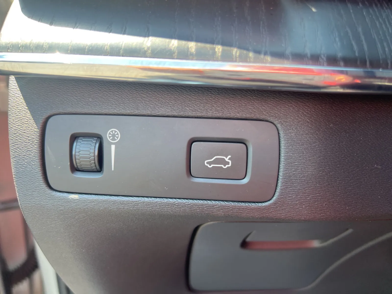 2020 Volvo XC90 T6 Momentum — photo 21