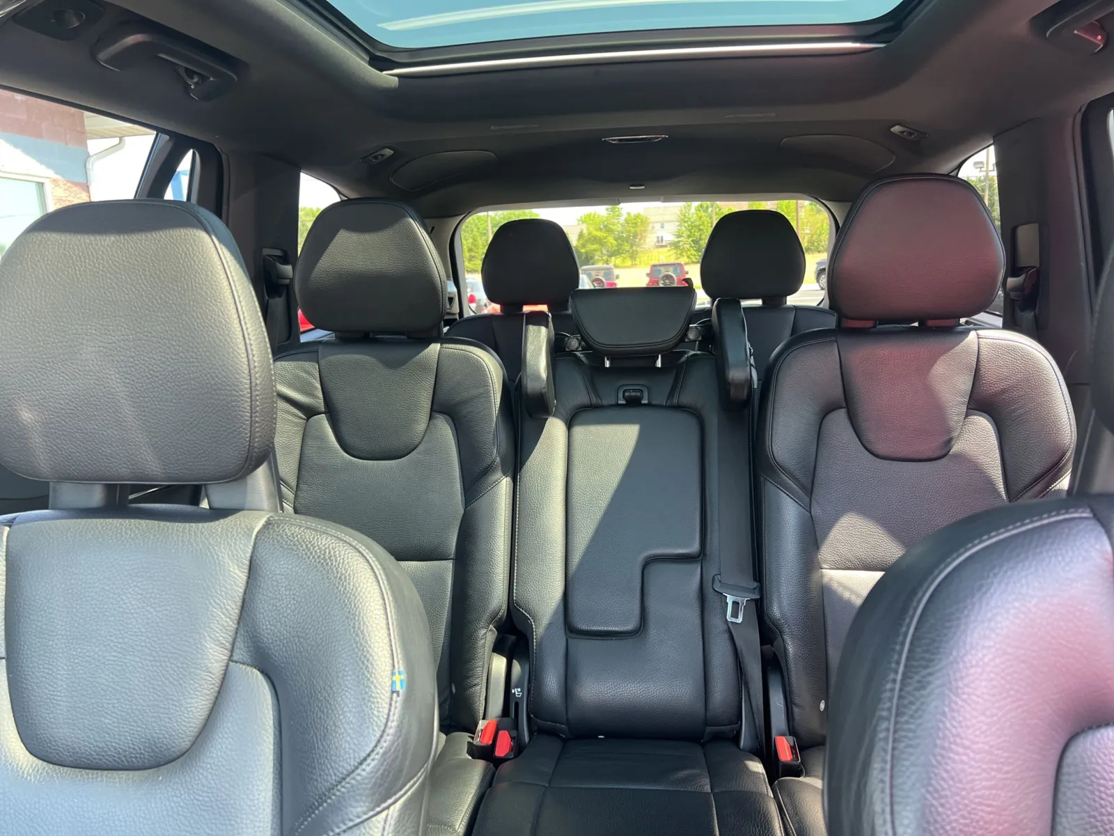 2020 Volvo XC90 T6 Momentum — photo 24