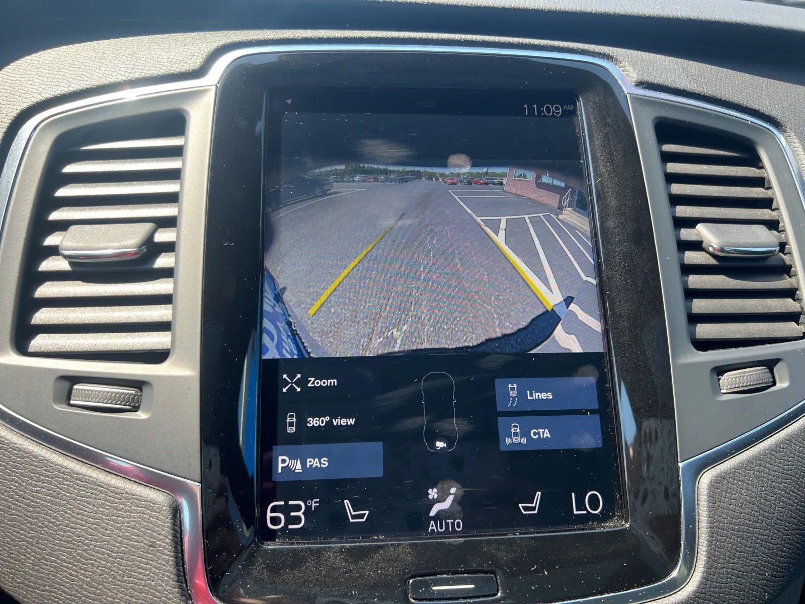 2020 Volvo XC90 T6 Momentum — photo 16