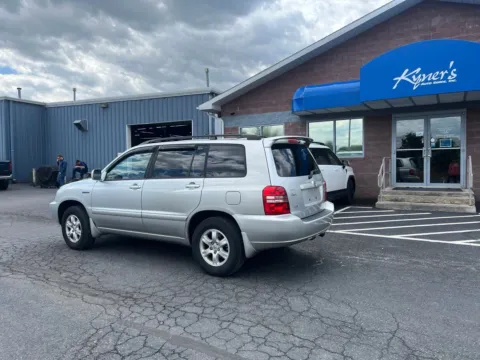 Another view of 2001 Toyota Highlander V6 for sale in Chambersburg, PA at Kyner's Auto Sales, Inc.