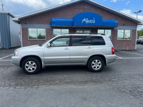 Photos of 2001 Toyota Highlander V6 for sale in Chambersburg, PA at Kyner's Auto Sales, Inc.