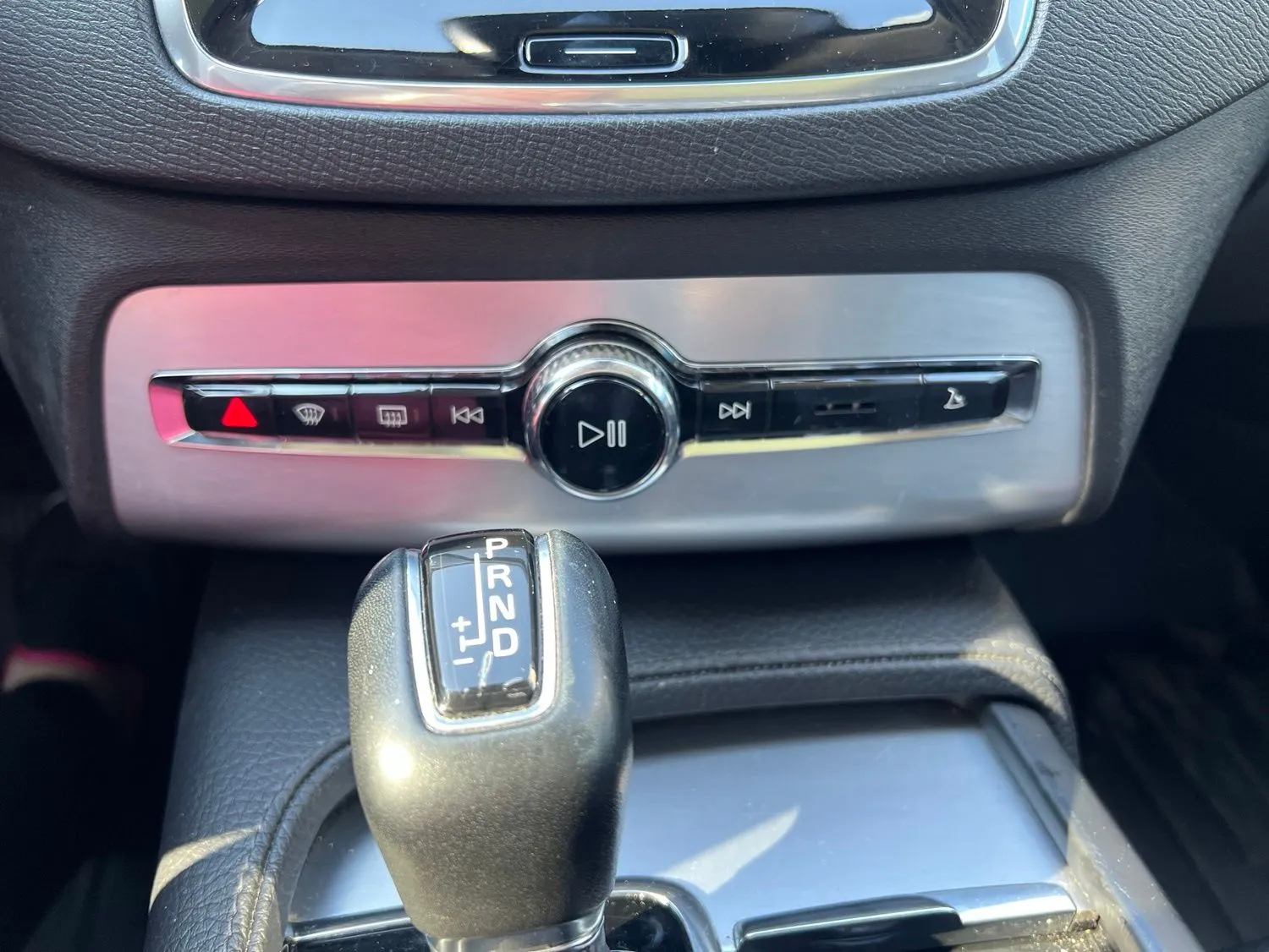 2018 Volvo XC90 T5 Momentum — photo 12