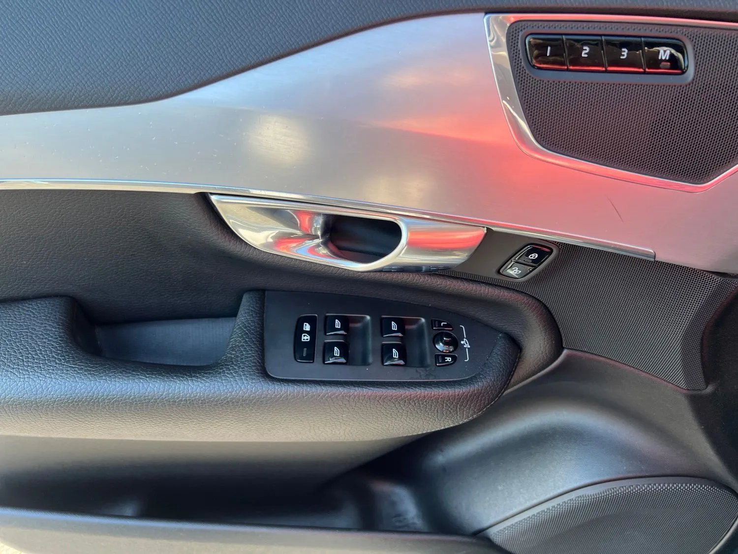 2018 Volvo XC90 T5 Momentum — photo 15