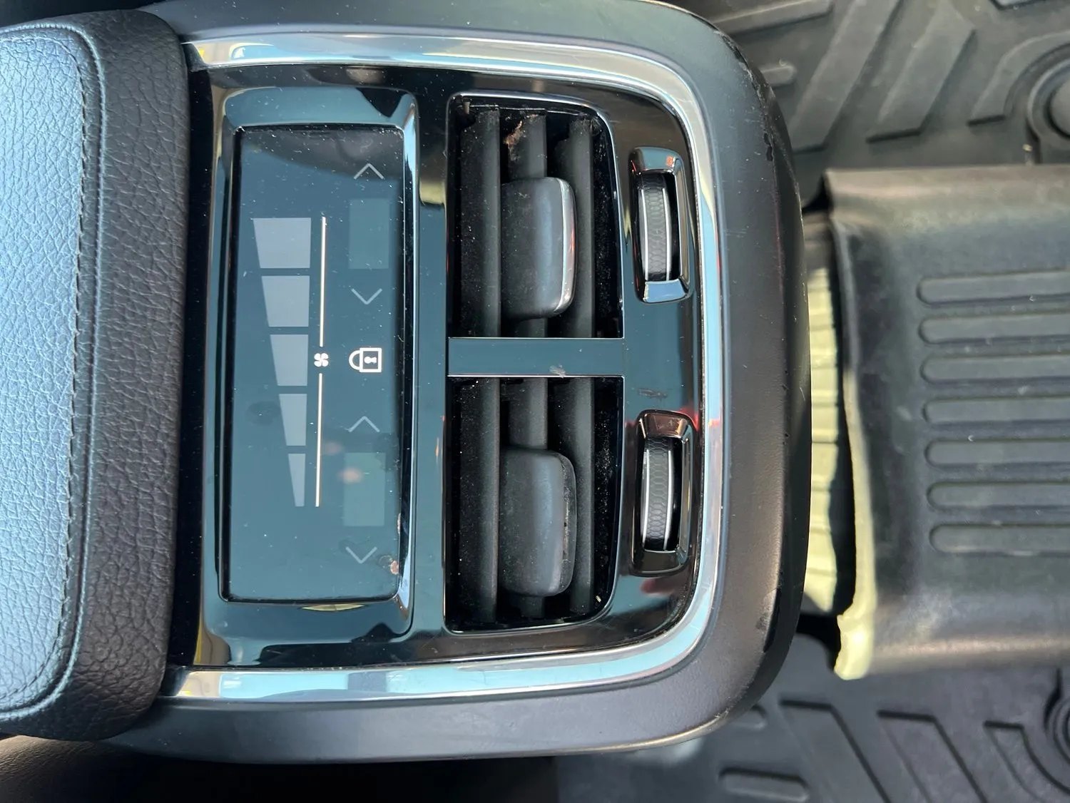 2018 Volvo XC90 T5 Momentum — photo 22