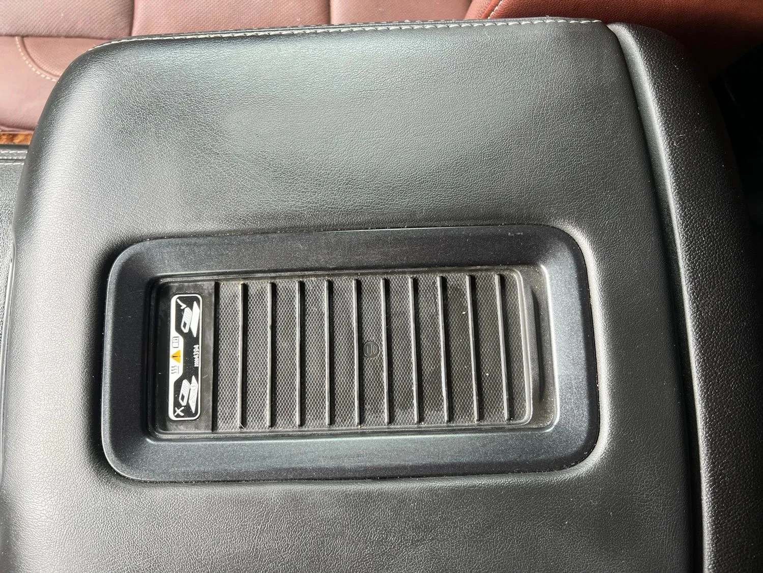 2020 Chevrolet Suburban Premier — photo 17