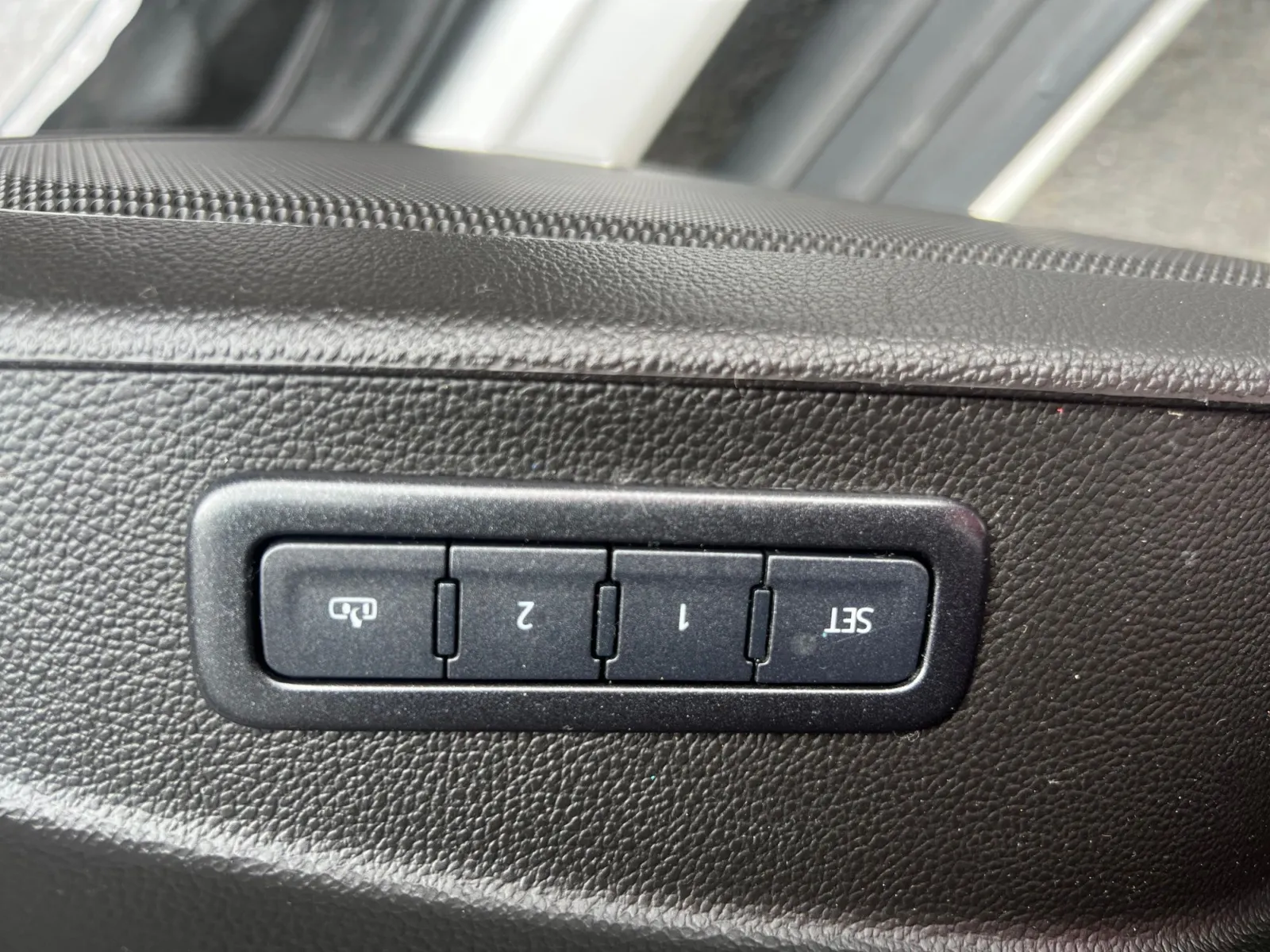 2020 Chevrolet Suburban Premier — photo 22