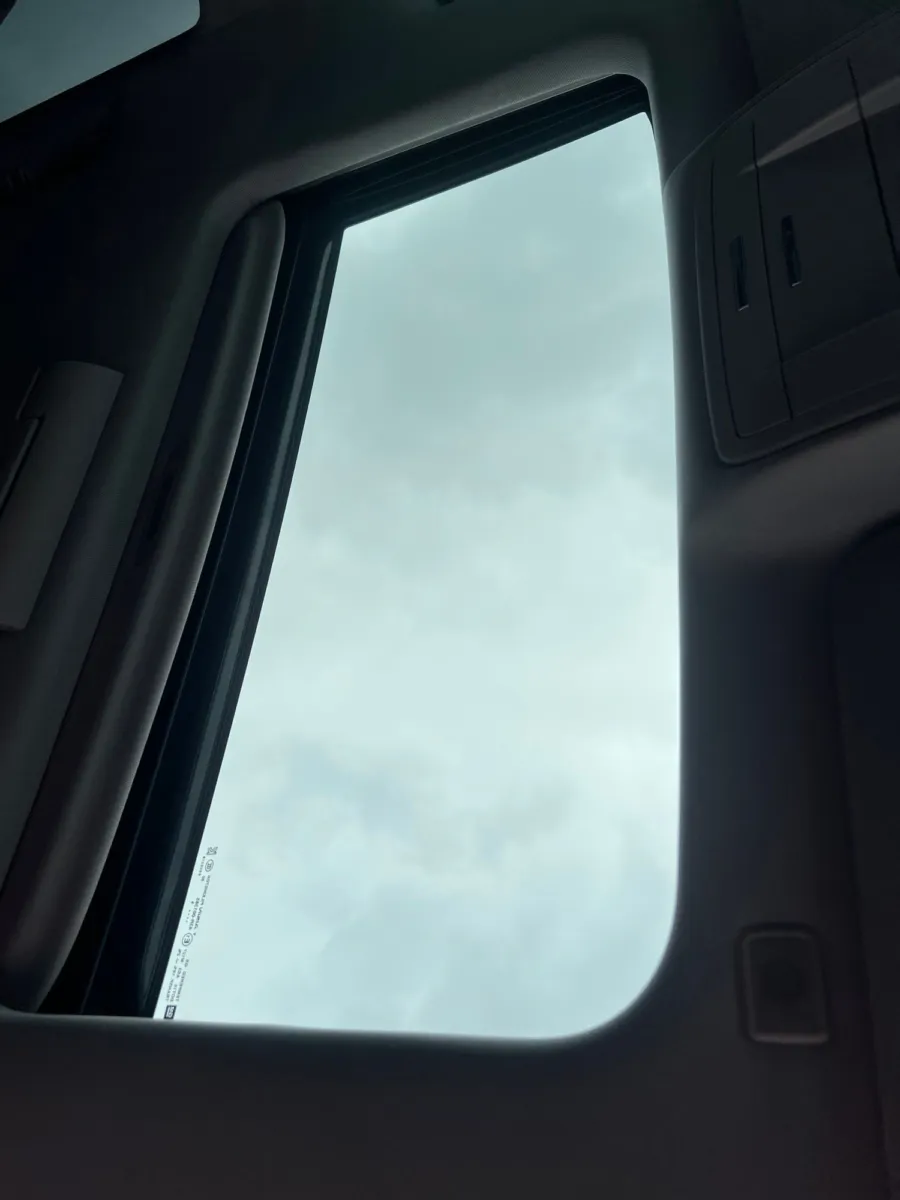 2020 Chevrolet Suburban Premier — photo 24
