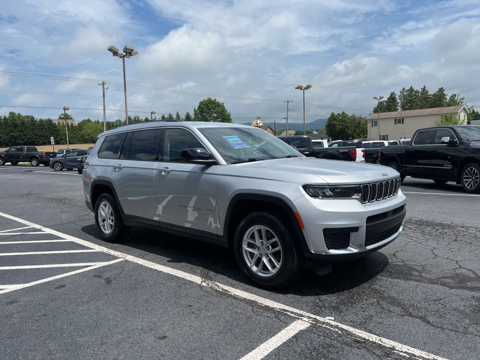 2022 Jeep Grand Cherokee L Laredo — photo 8
