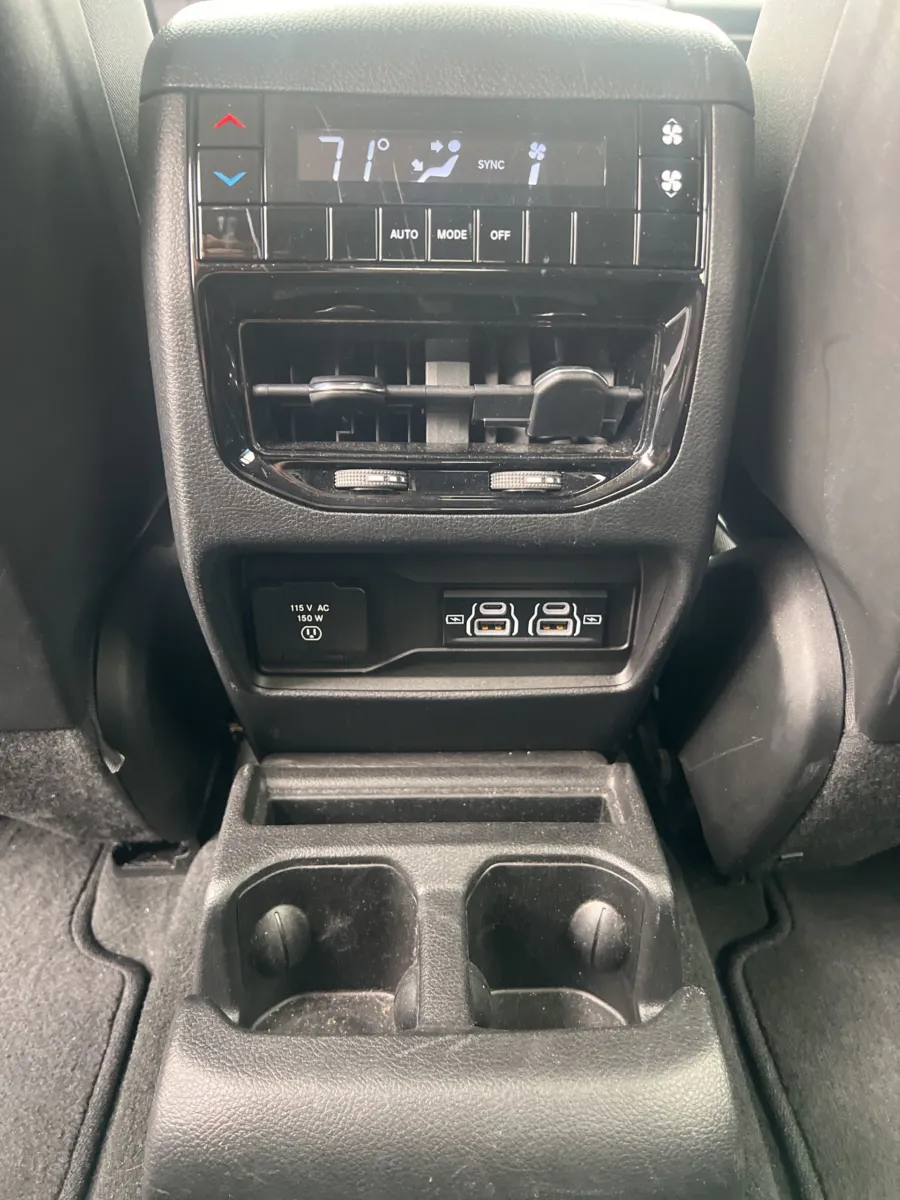2022 Jeep Grand Cherokee L Laredo — photo 22