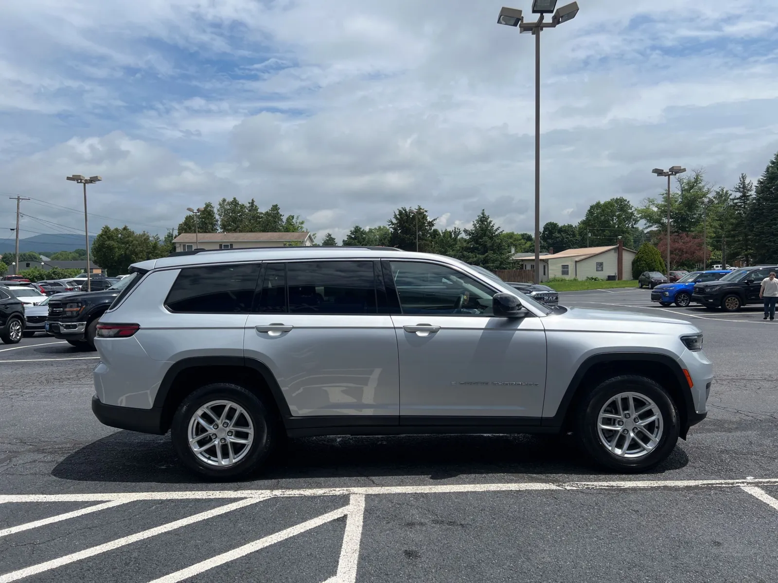 2022 Jeep Grand Cherokee L Laredo — photo 7