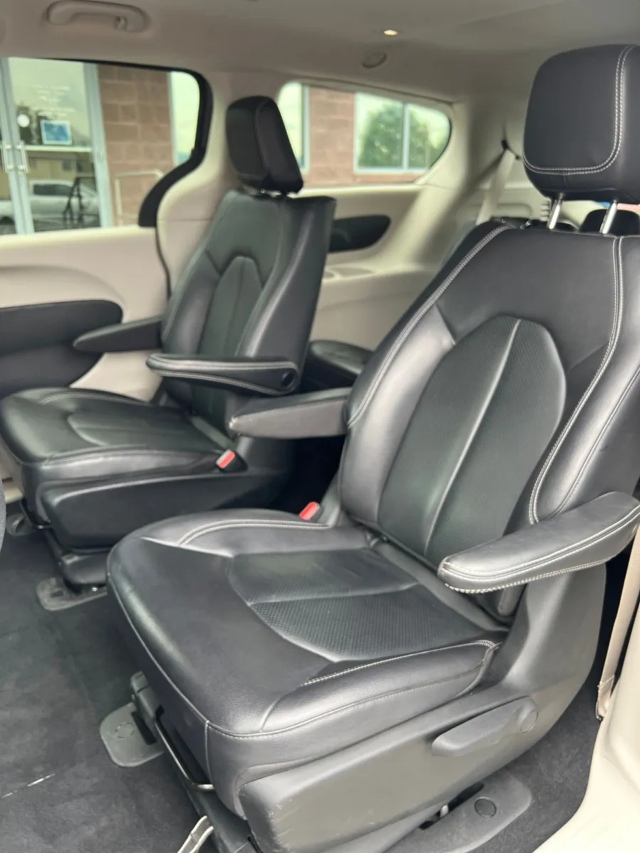 2022 Chrysler Pacifica Hybrid Touring L — photo 26