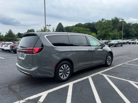 More photos of 2022 Chrysler Pacifica Hybrid Touring L at Kyner's Auto Sales, Inc., PA