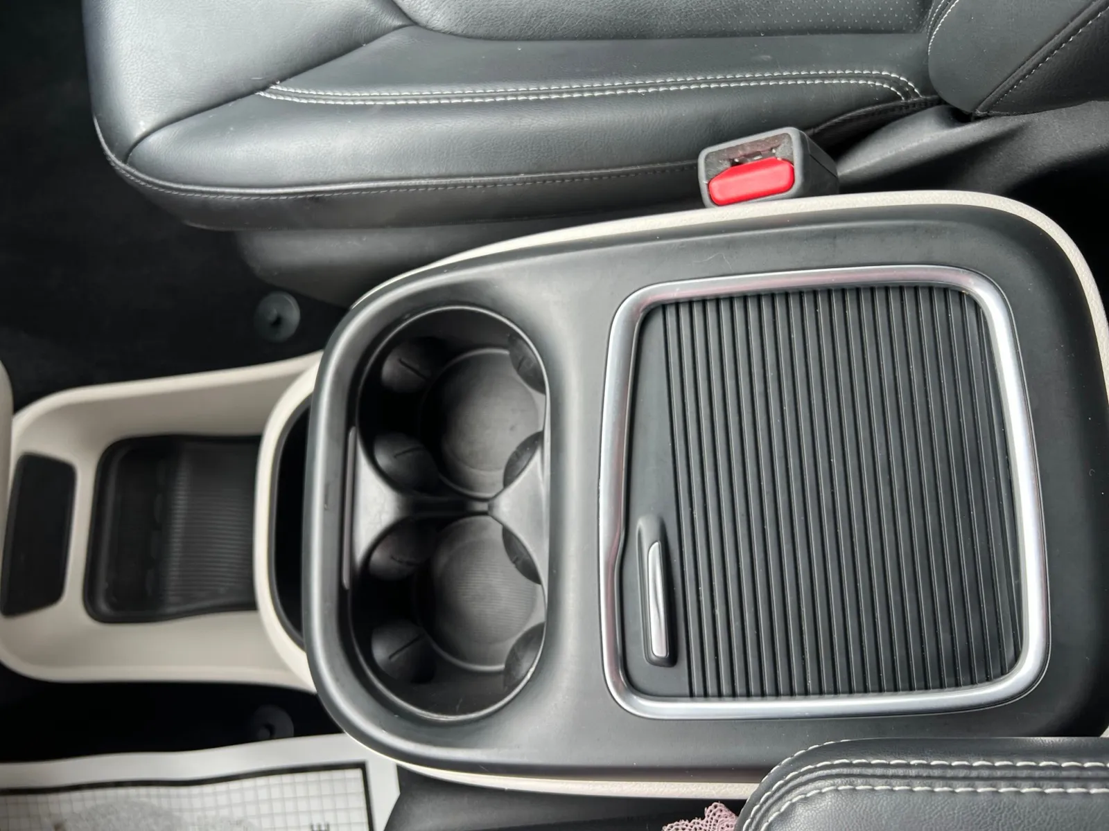 2022 Chrysler Pacifica Hybrid Touring L — photo 20